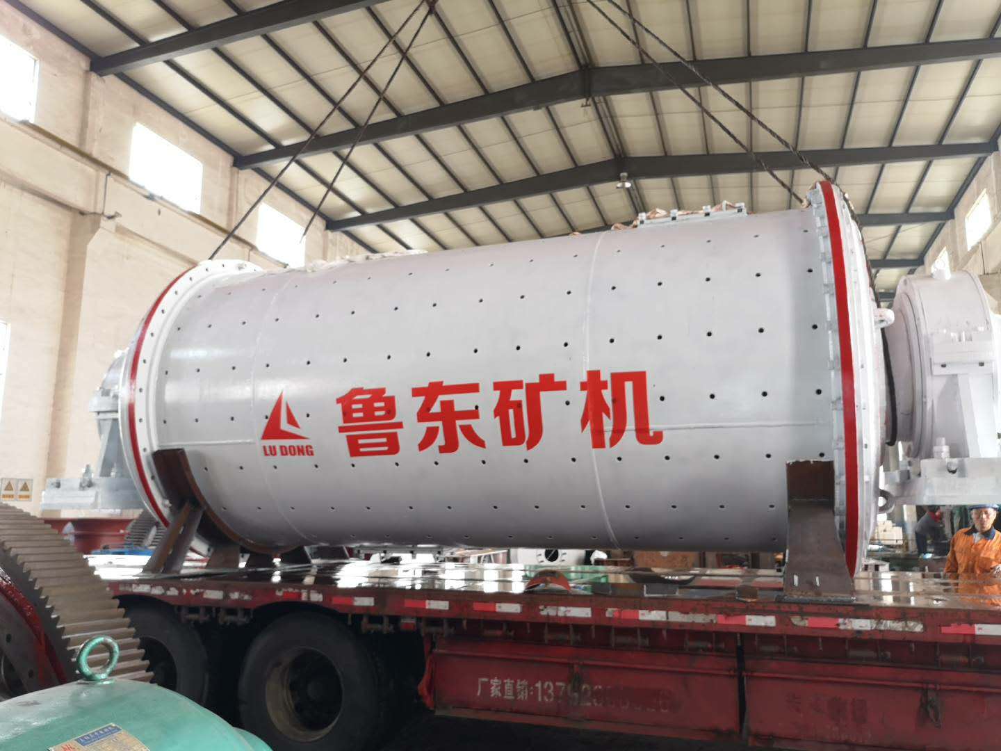 球磨機(jī)筒體出現(xiàn)裂紋應(yīng)該怎么去修復(fù)呢